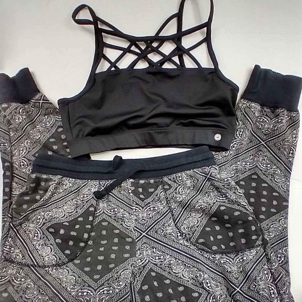 Cute! LkNew Hollister sportsbra & Rue21 pants -SzM
